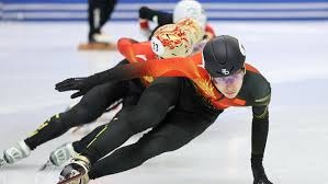 詹姆斯ins转发了致敬浓眉的视频和海报…