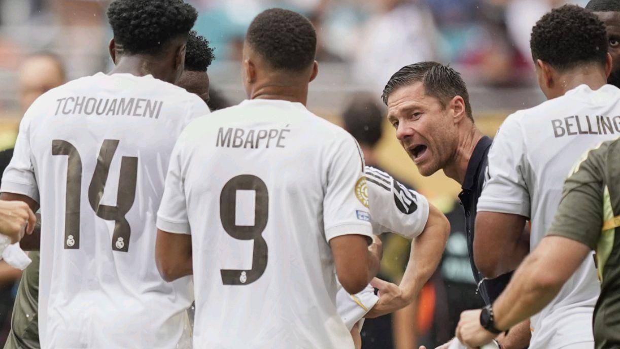 她通过调整 她通过调整