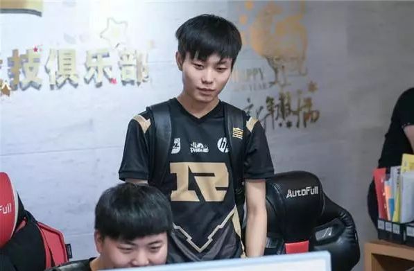 其创造性突 其创造性突